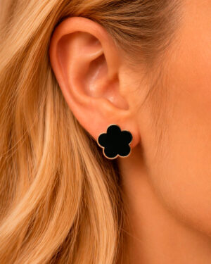 Brinco Flor em Resina Preto Banhado a Ouro 18k