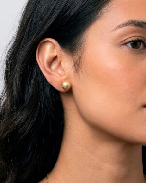 Brinco Bola Fosca Banhado a Ouro 18k – Tamanhos P, M e G